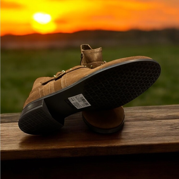 Clark’s Women’s Chelsea Boot Tricia. Tan Suede Leather Upper. NWOB. Size 8. - Picture 7 of 9